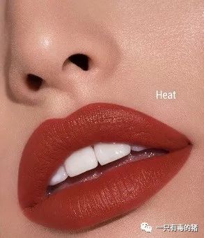 深扒摔跤炫富：原来富婆们20w包包里的东西也没什么了不起