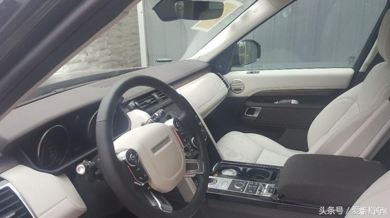 蓝色路虎发现5提车作业,路虎发现5新车提车细节