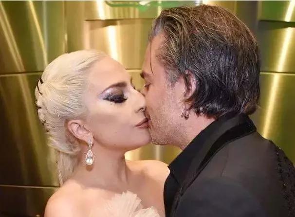 ladygaga结婚了吗,ladygaga被曝与男友订婚