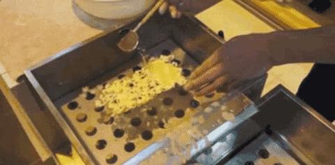 这个日本人卖了一辈子假货,谷歌却用首页向他致敬!