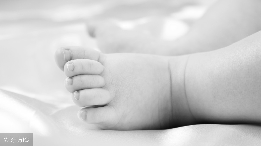 新生儿这些症状，并不是不正常，只是你还不了解新生儿