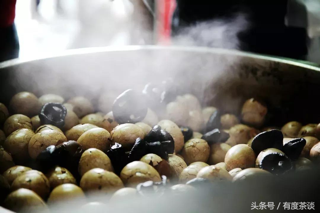 喝剩下的茶渣莫扔有妙用,茶渣的妙用和功效是什么