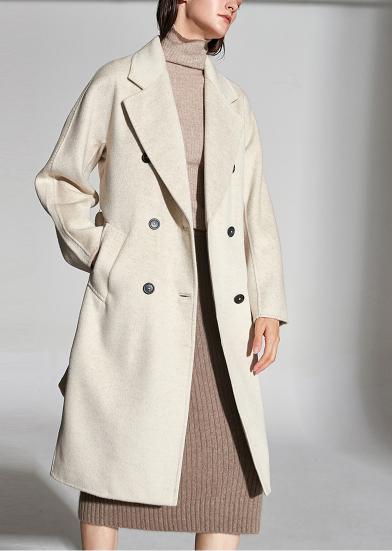 什么颜色的大衣适合年轻人穿,大衣永远不能穿这四种颜色显老气