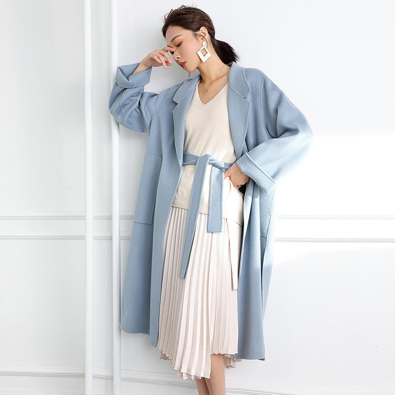 什么颜色的大衣适合年轻人穿,大衣永远不能穿这四种颜色显老气