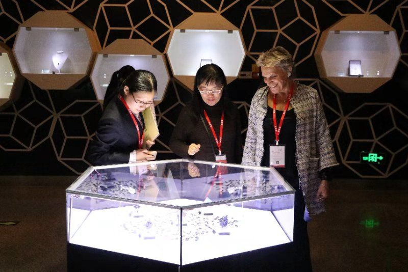 一粒石头多少吨,一个石头价值百千万