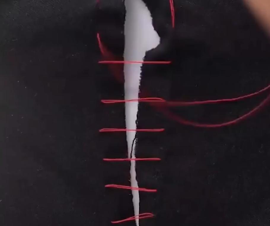 裙子下摆撕破了怎么修补,裙子后背裂开了怎么补救