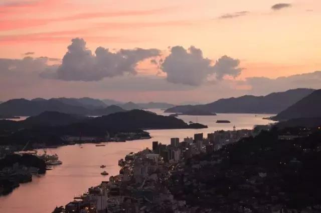 再提起广岛，脑海中不再是那首老歌或是那部黑白的法国电影