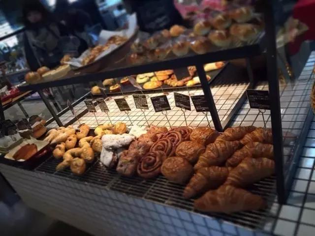 再提起广岛，脑海中不再是那首老歌或是那部黑白的法国电影