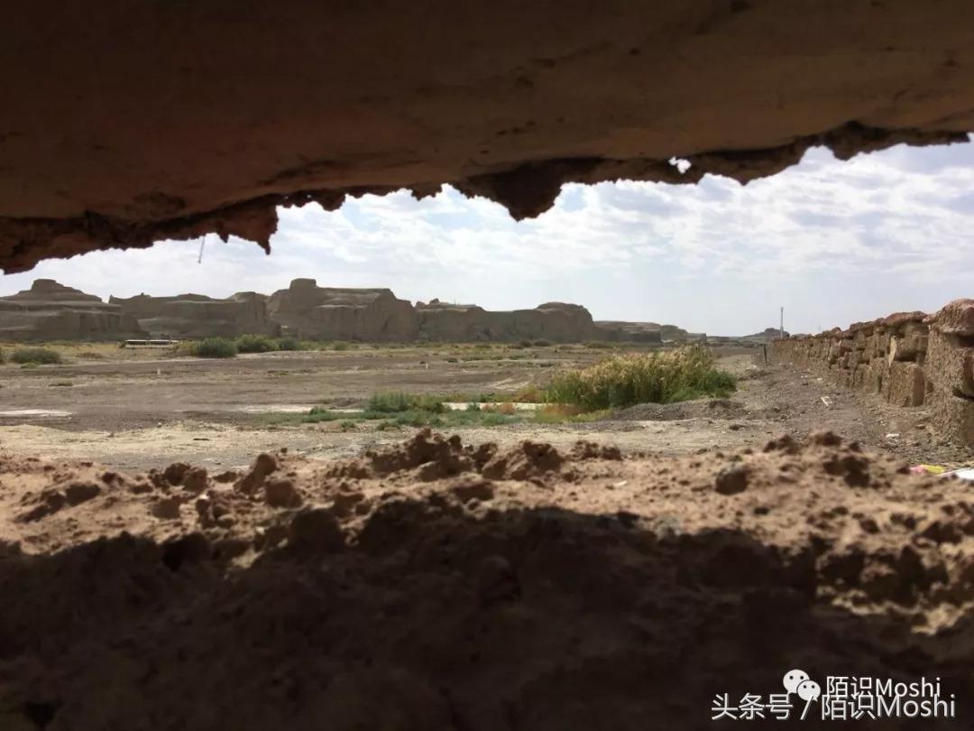 爱在心里路在脚下,心在路上路在心里的下一句