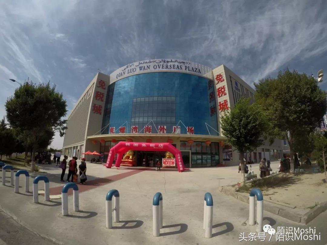 爱在心里路在脚下,心在路上路在心里的下一句