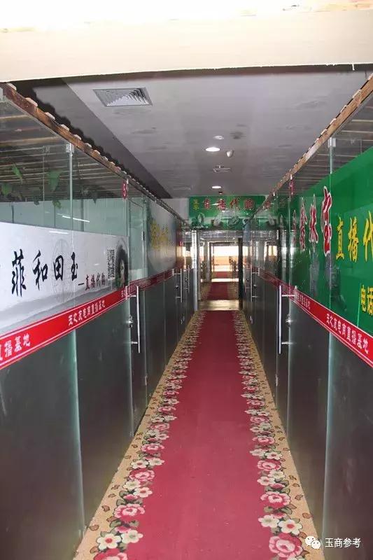 淘宝、YY、京东,直播杀入镇平石佛寺,镇平农村玉雕人当主播