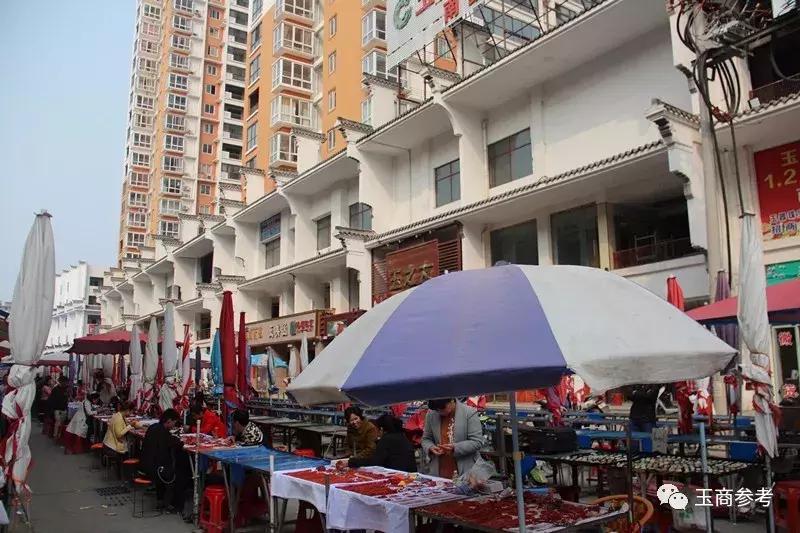 淘宝、YY、京东,直播杀入镇平石佛寺,镇平农村玉雕人当主播