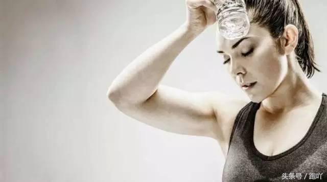 跑步嗓子干恶心是怎么回事,跑步嗓子像火烧一样喘不过气