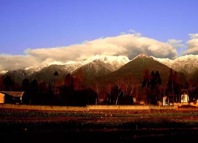 遥望祖国大江南北的壮丽山河,遥望中国千年的历史长河
