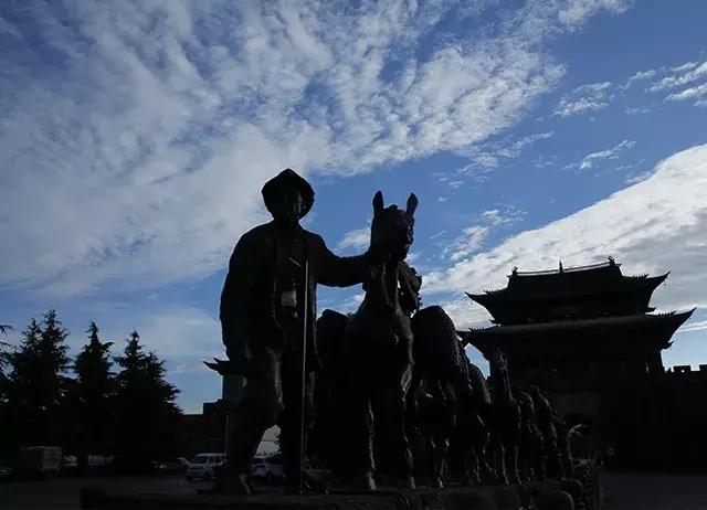 遥望祖国大江南北的壮丽山河,遥望中国千年的历史长河