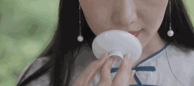 一杯茶可以看尽人间所有风景,我有一壶茶足以慰风尘