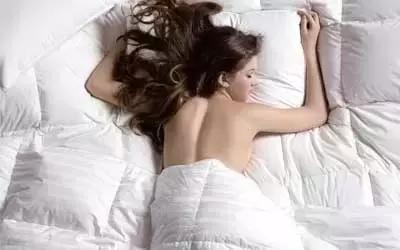 猫撒尿在被子上怎么去除异味,被子放在柜子里有异味怎么去除