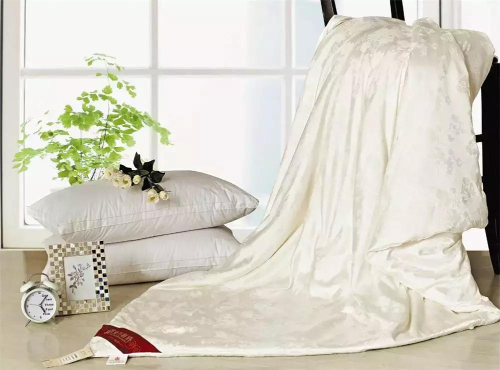 猫撒尿在被子上怎么去除异味,被子放在柜子里有异味怎么去除