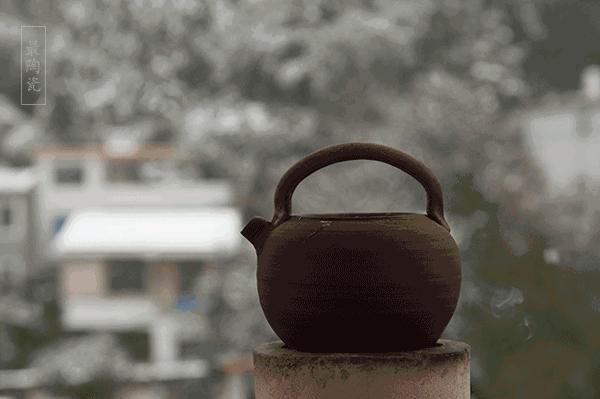 一杯茶可以看尽人间所有风景,我有一壶茶足以慰风尘