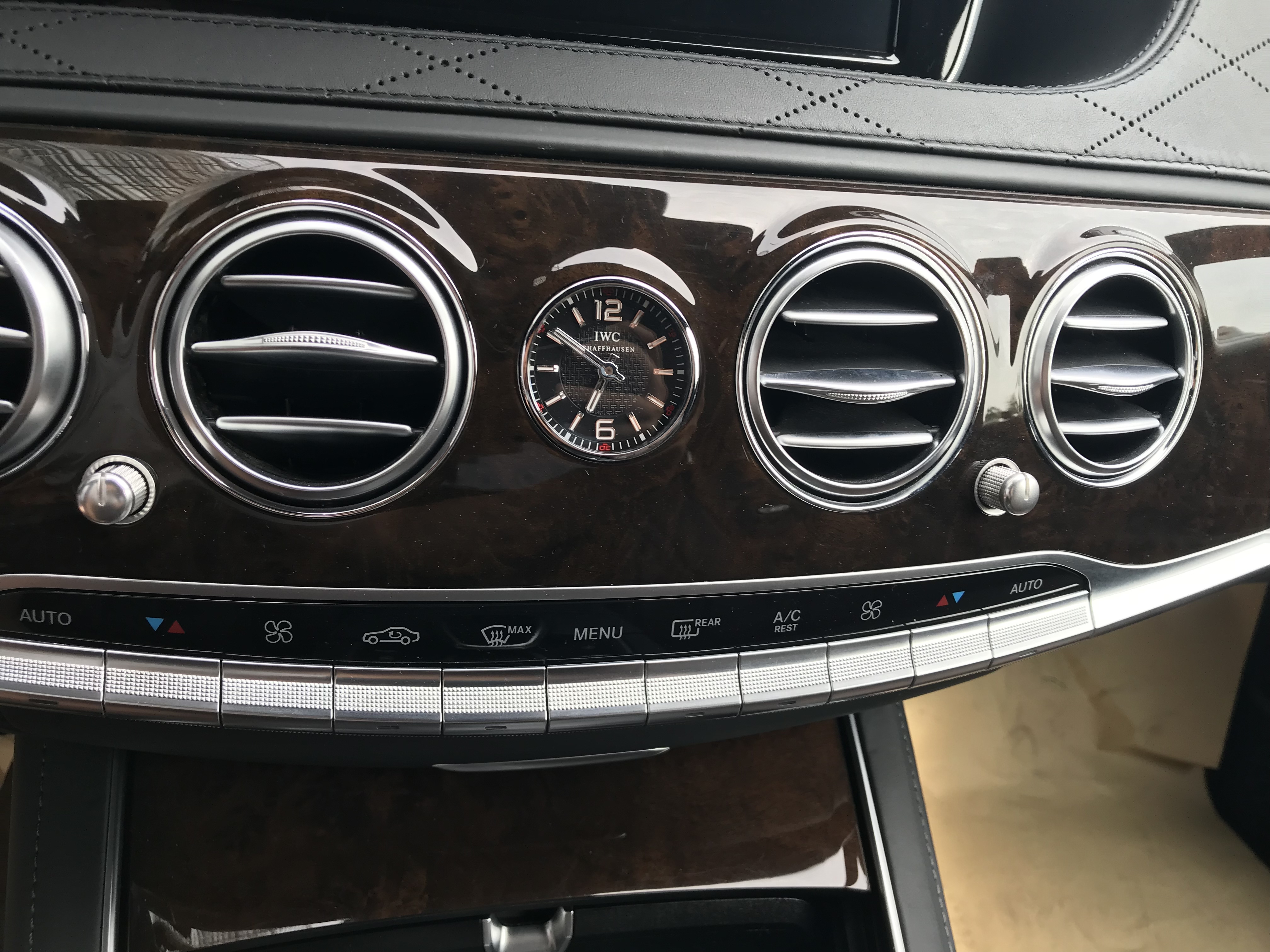 迈巴赫s600加长落地多少钱,迈巴赫普尔曼加长s600