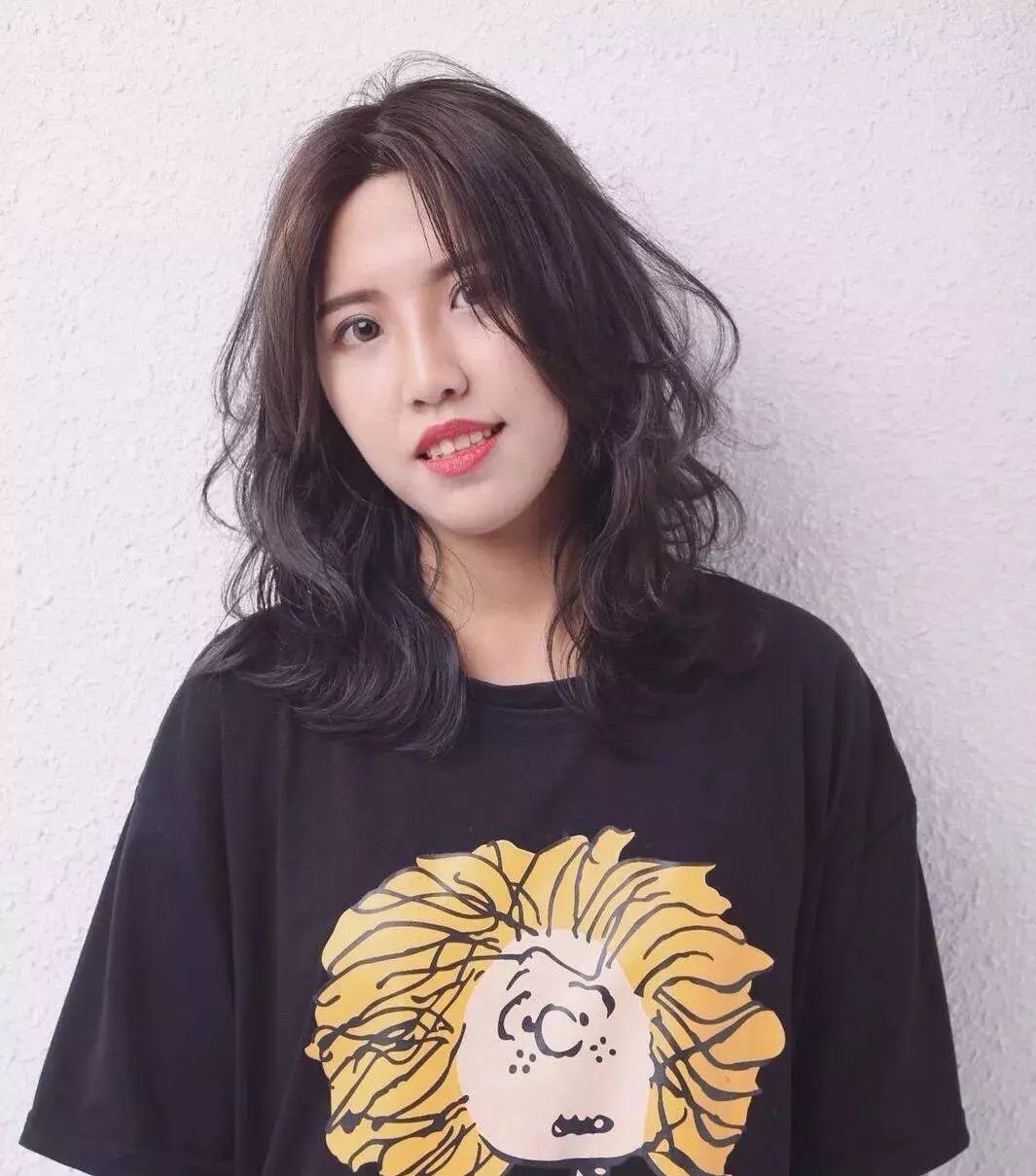 脸大颧骨高的女生适合什么发型,脸大脸圆头发少适合什么发型短发