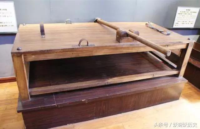 抗日时期的刑具图片,抗日时期最惨的刑具