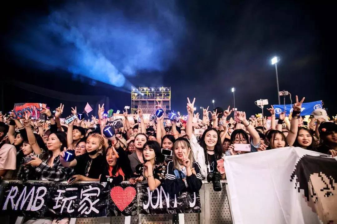 从“圈层”到“文化”的突围,江小白YOLO靠的是什么?