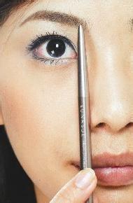 手一抖眉型就毁了?教你几招,新手也能修出“黄金比例眉”