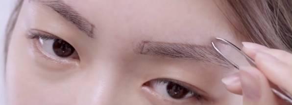 手一抖眉型就毁了?教你几招,新手也能修出“黄金比例眉”