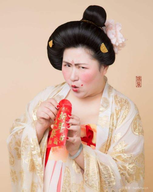 这家马云亲点的淘宝神店,将大码汉服炒成了网红!