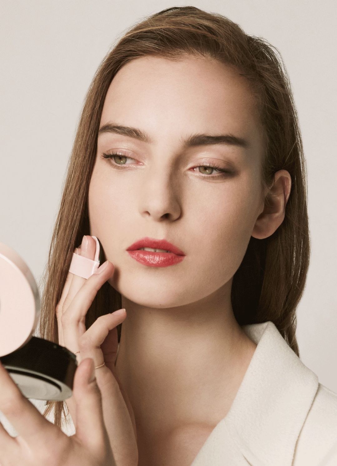 卡粉妆前怎么保湿教程,秋冬底妆起皮卡粉怎么办