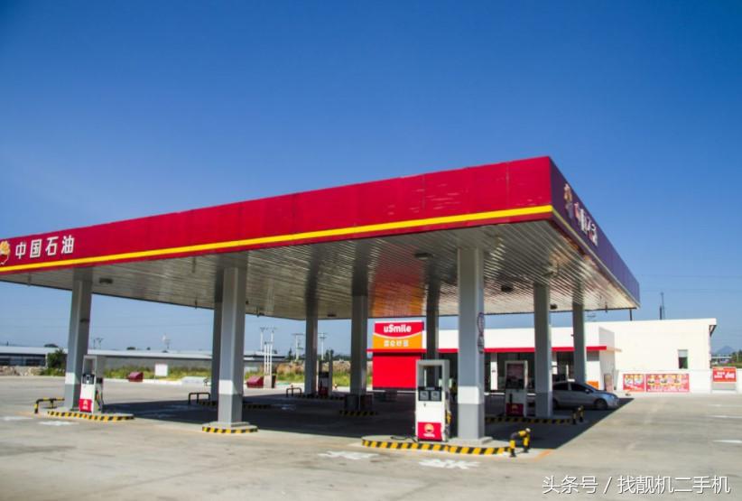 加油站的人一个月赚多少钱,加油站员工一月到底领多少钱