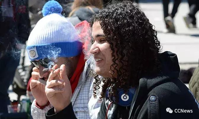 加拿大*麻大**合法了!留学生携带*麻大**回国,却将严重违法!