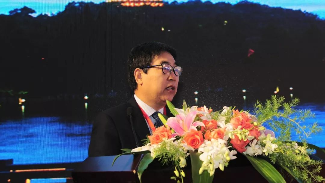 首届全国白癜风学术会议今日开幕