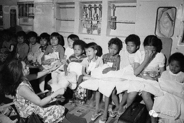 奶爸飞机抱娃,奶爸飞机带娃