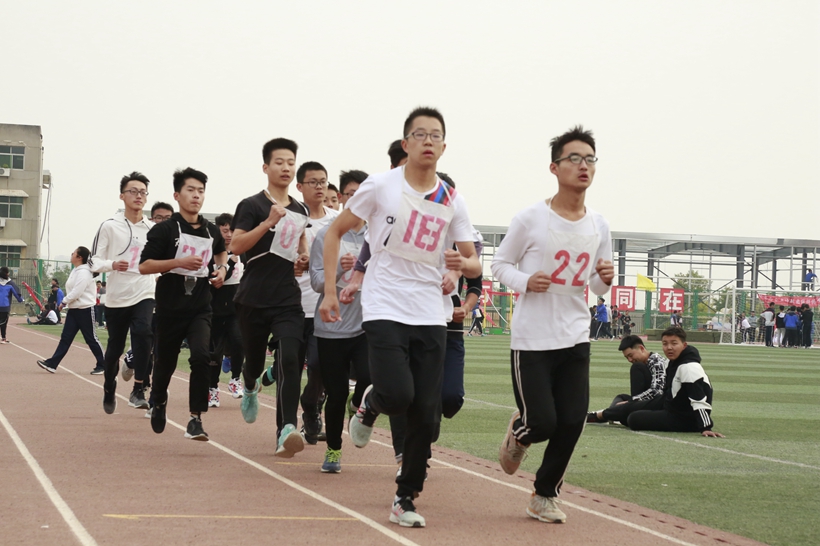 团结拼搏自信自立展现自我,团结拼搏精神视频