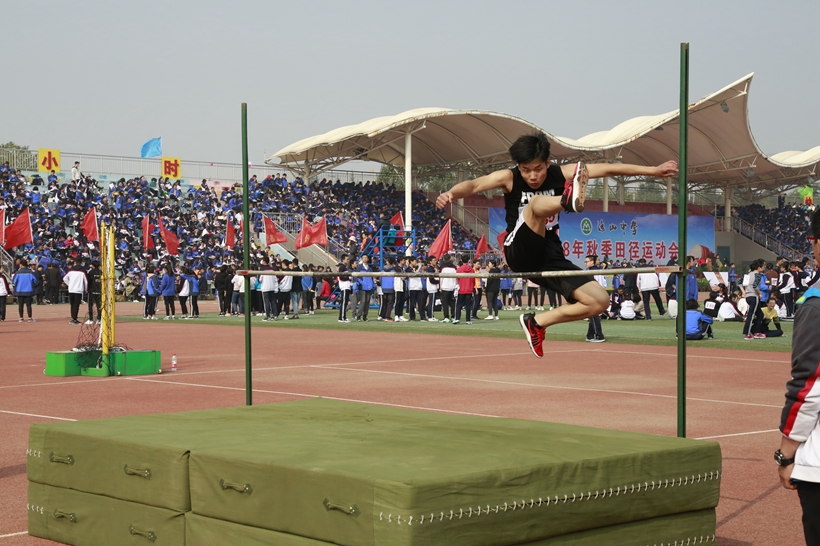 团结拼搏自信自立展现自我,团结拼搏精神视频