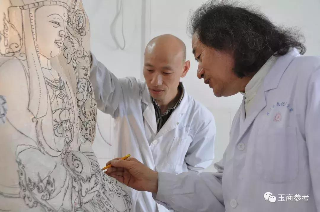 玉商参考：潜心守艺30年，看镇平一懵懂少年，如何蜕变为玉雕大师