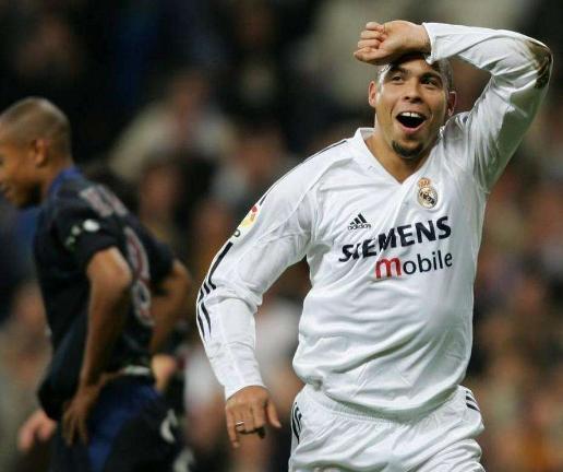 罗纳尔多外星人的称号怎么来的,足坛十大前锋罗纳尔多