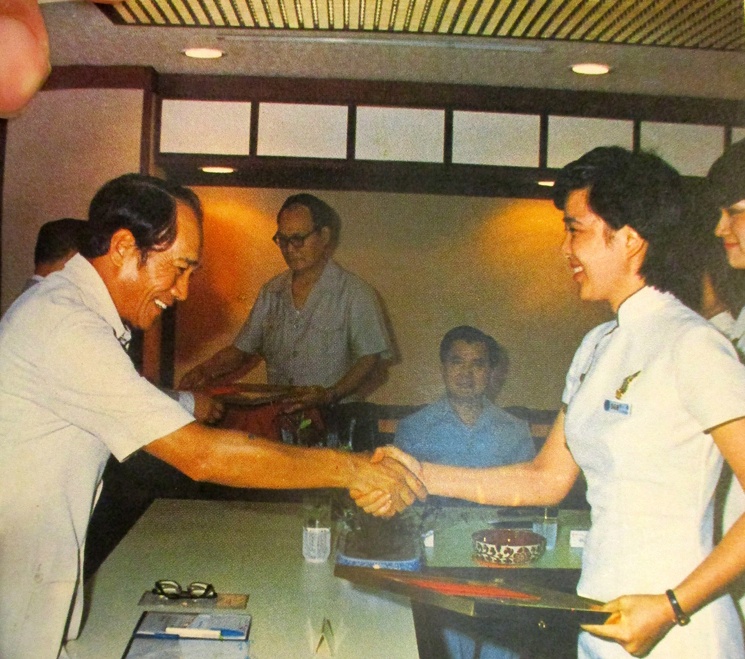 从妇女典范到骂街泼妇，台湾空姐“堕落”史