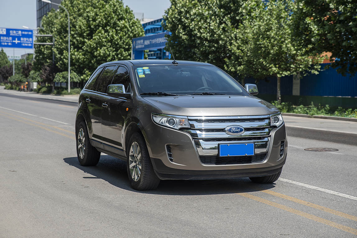 试驾福特新款福克斯视频,试驾老款福特福克斯两厢