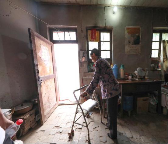 6岁为“美”被迫缠脚:三寸小脚走到百岁,看这位奶奶活成啥样子