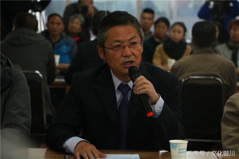 银川市文广局机关干部走进宝南社区与群众“面对面”