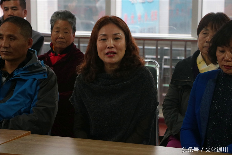 银川市文广局机关干部走进宝南社区与群众“面对面”