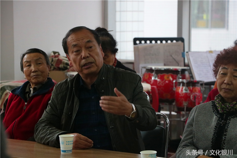 银川市文广局机关干部走进宝南社区与群众“面对面”