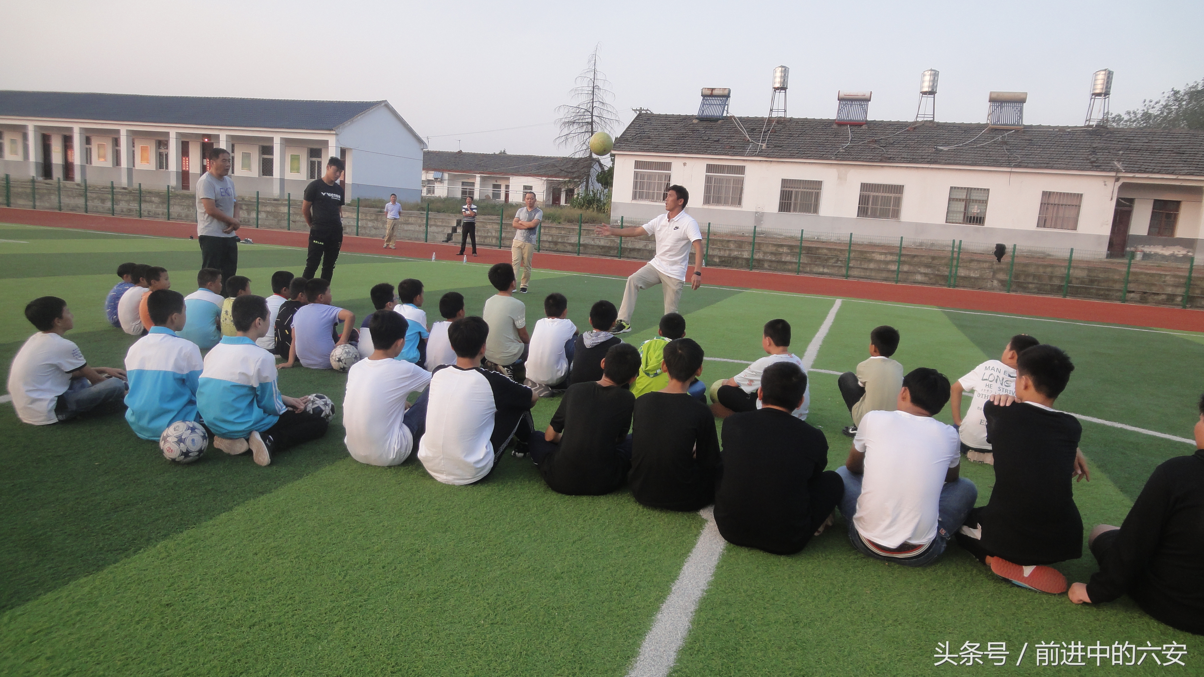 东桥镇中心学校老师,东桥中心小学足球队