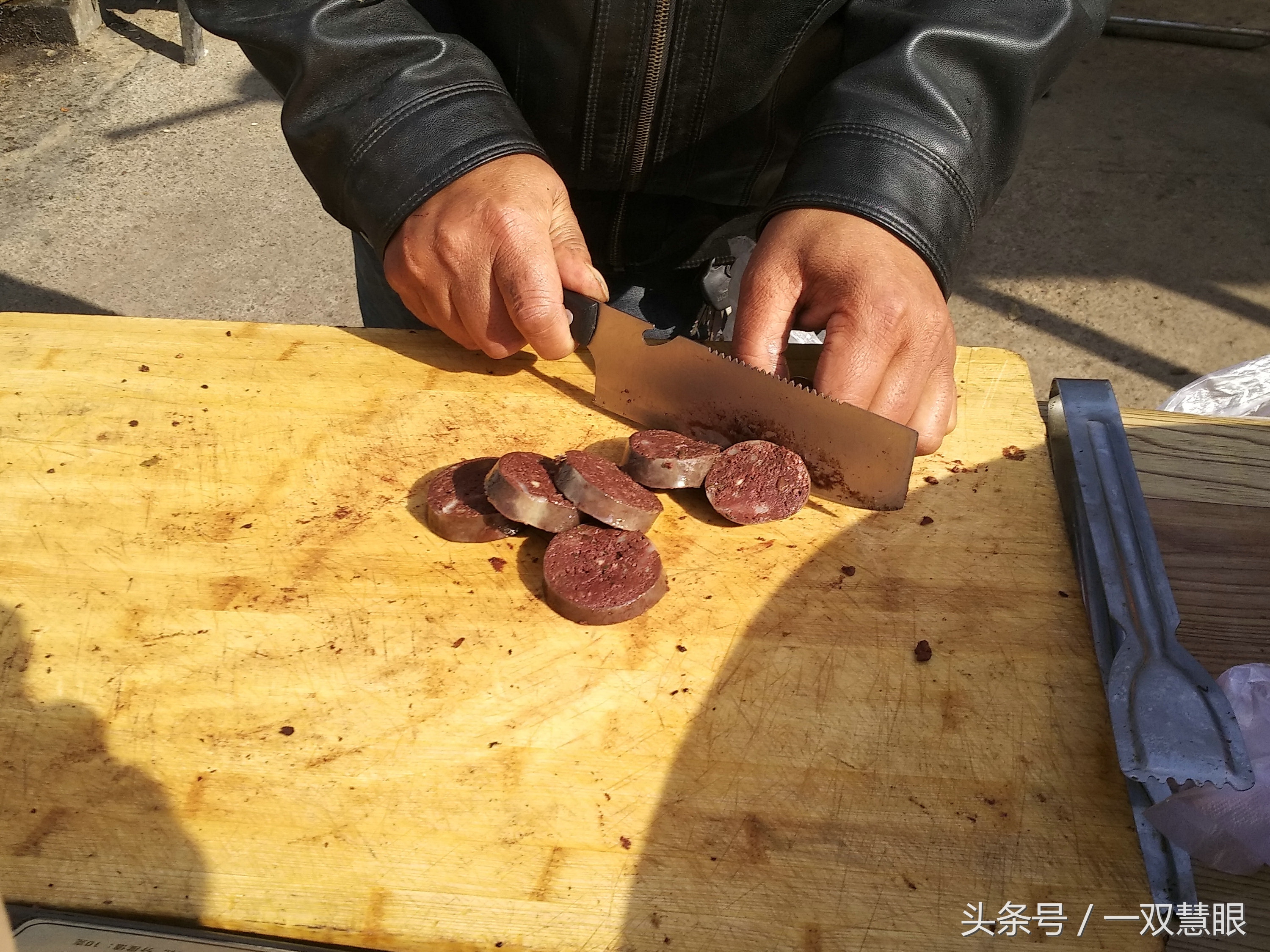 吃一口就忘不掉的糯米猪血肠,只因吃了一口隔夜菜