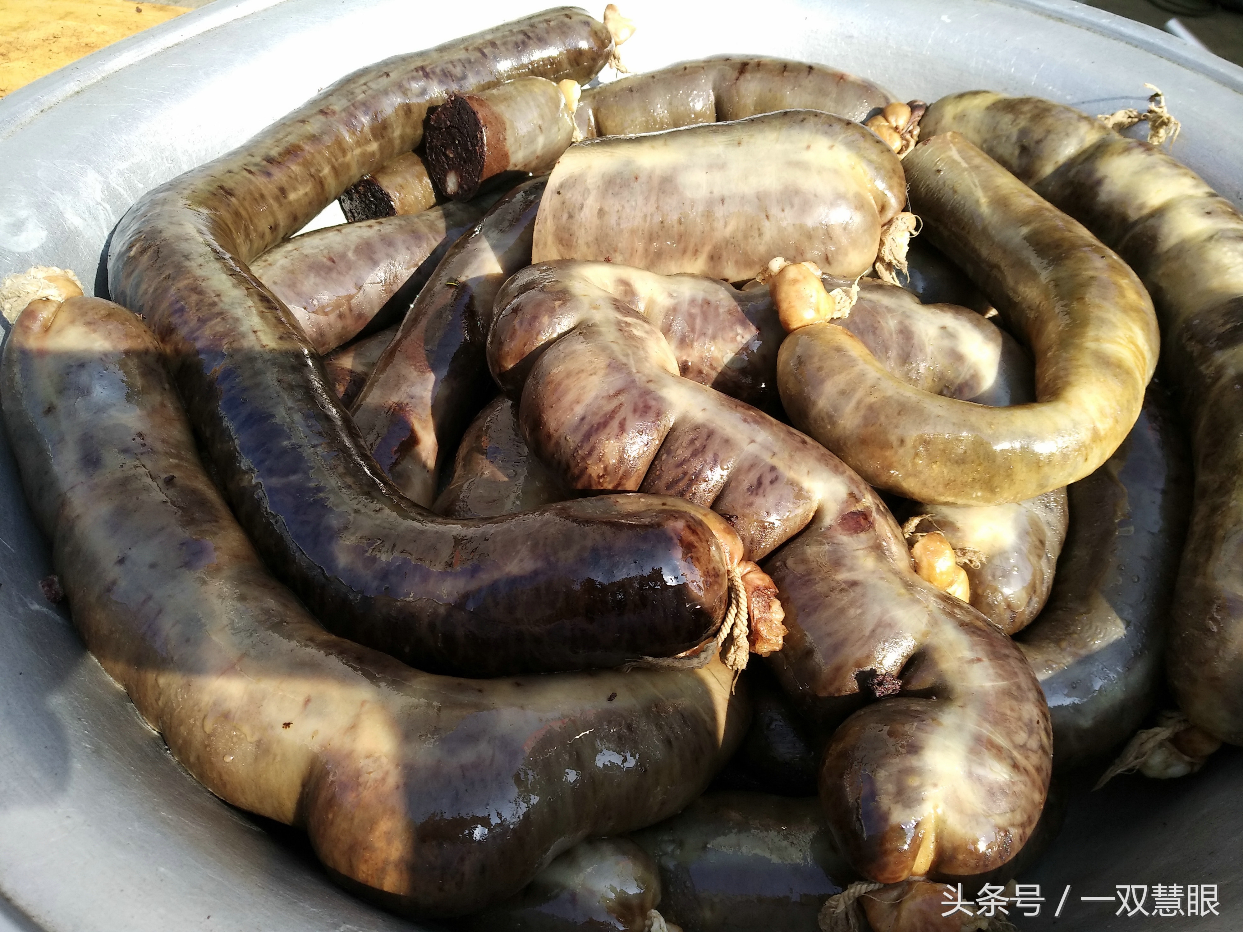 吃一口就忘不掉的糯米猪血肠,只因吃了一口隔夜菜