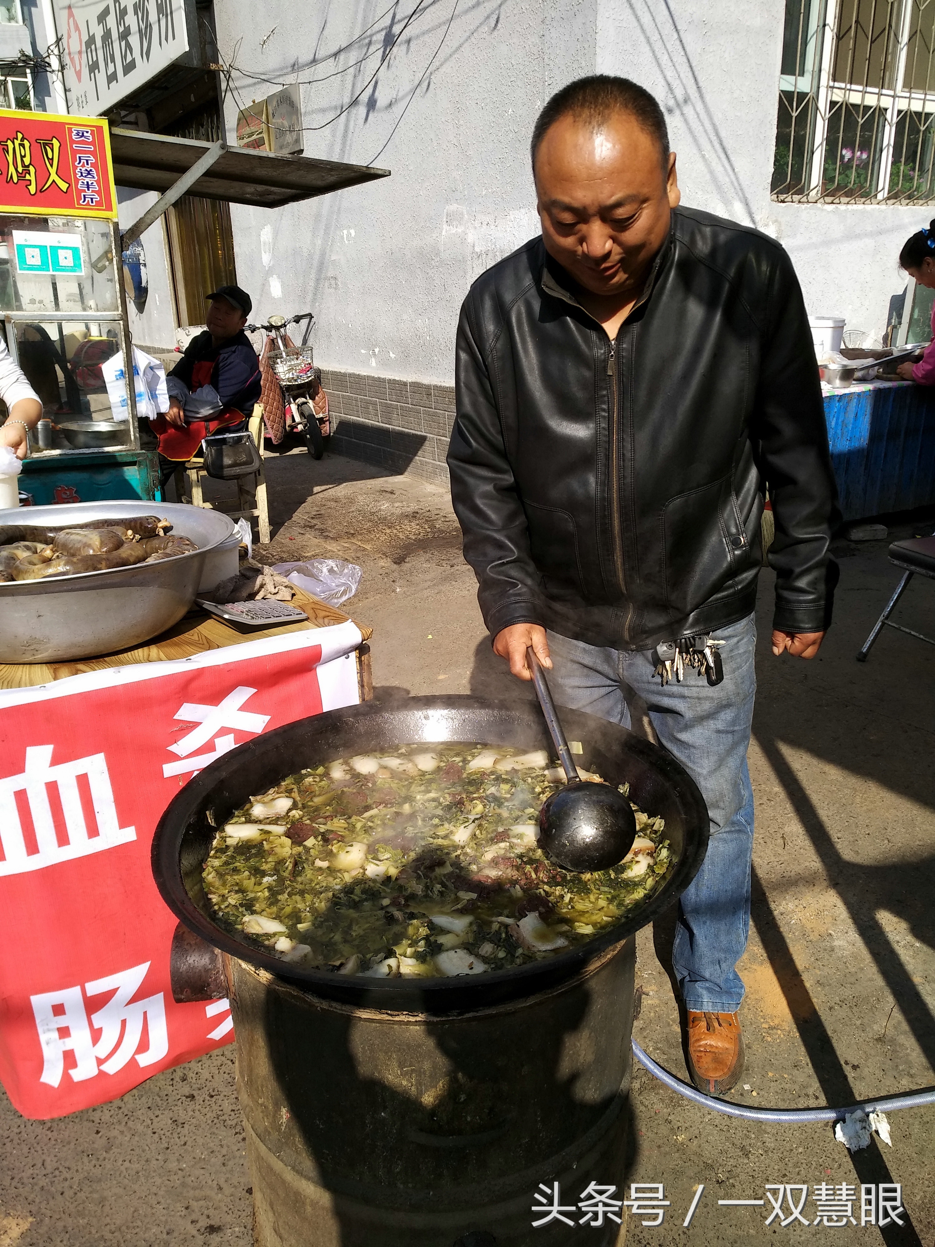 吃一口就忘不掉的糯米猪血肠,只因吃了一口隔夜菜