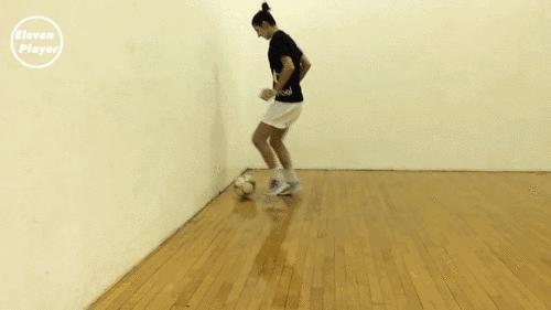 足球技巧教学视频,足球脚背正面踢球教学